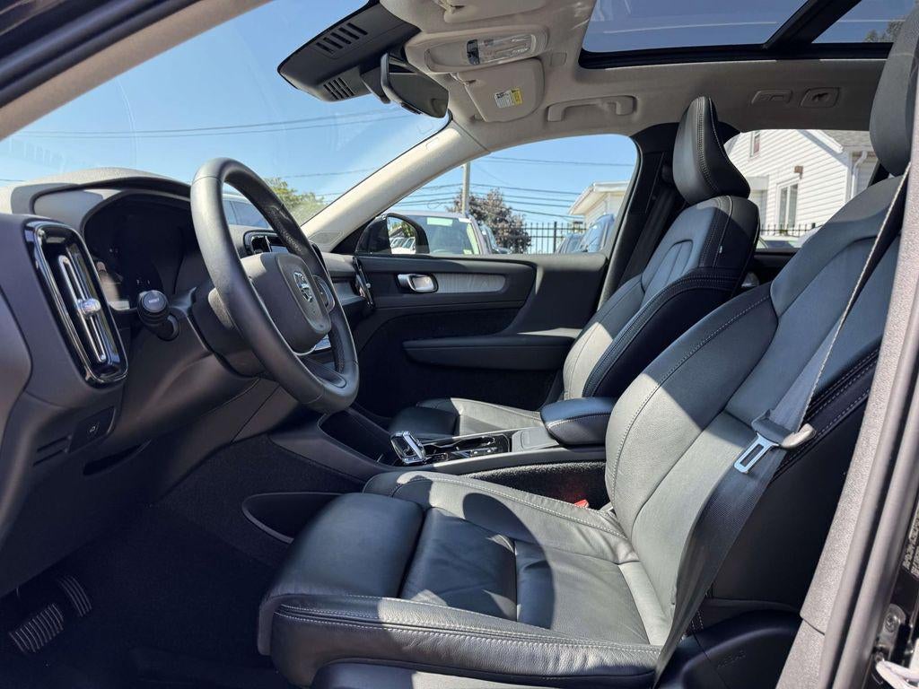 2024 Volvo XC40 B5 Plus Dark Theme