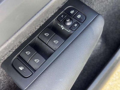 2024 Volvo XC40 B5 Plus Dark Theme