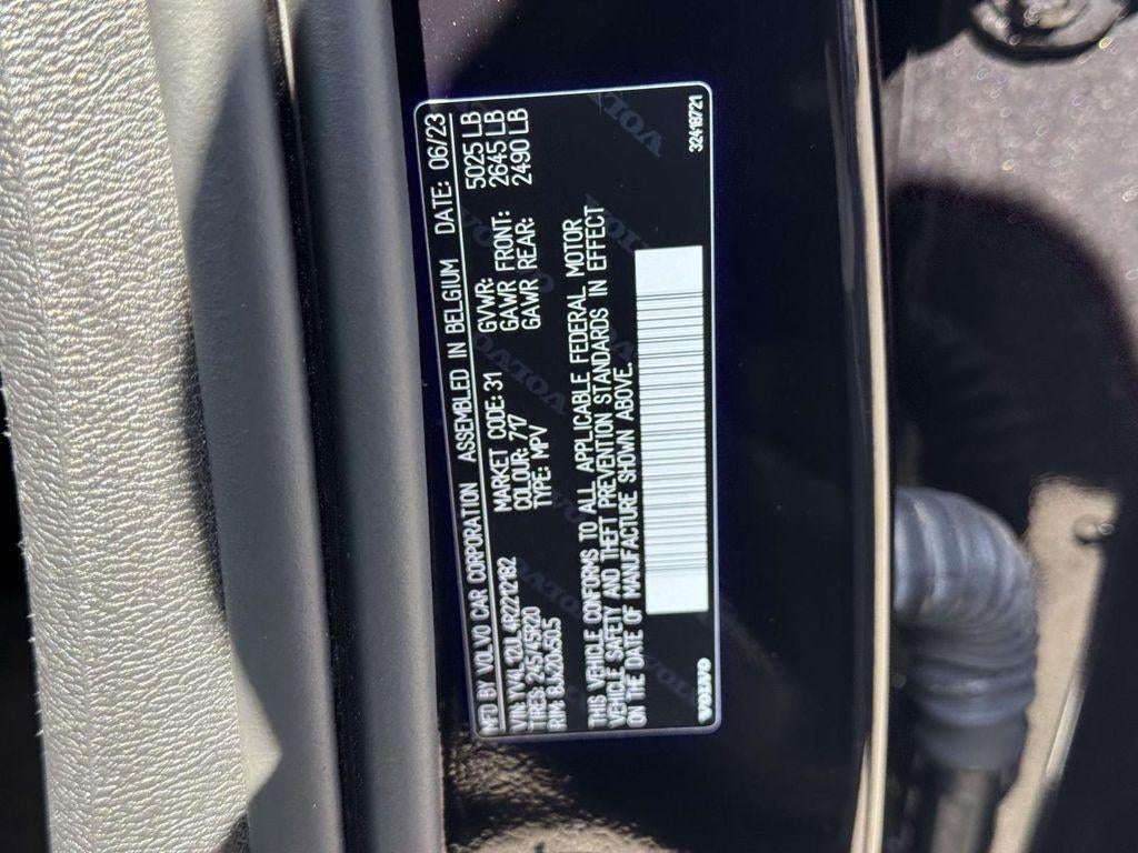 2024 Volvo XC40 B5 Plus Dark Theme