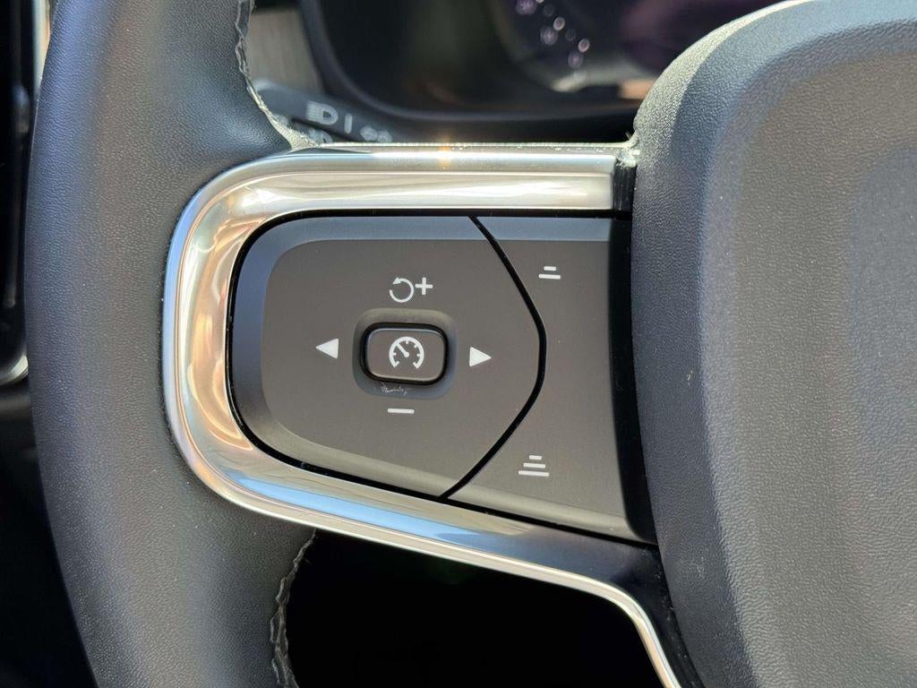2024 Volvo XC40 B5 Plus Dark Theme