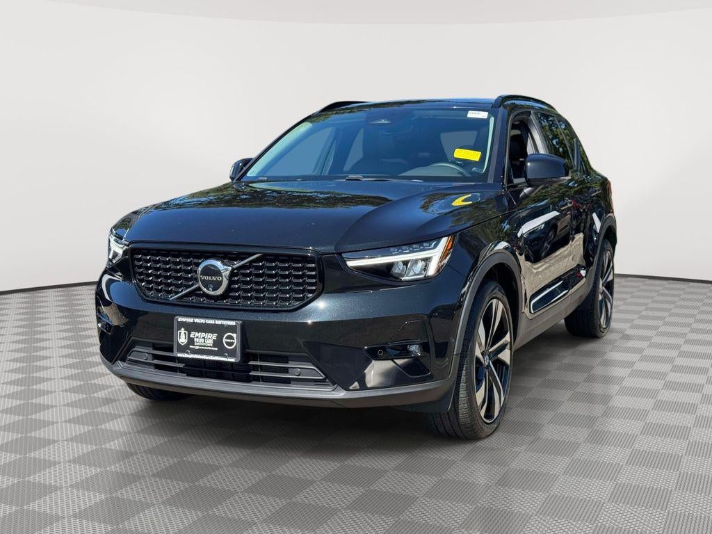2024 Volvo XC40 B5 Plus Dark Theme