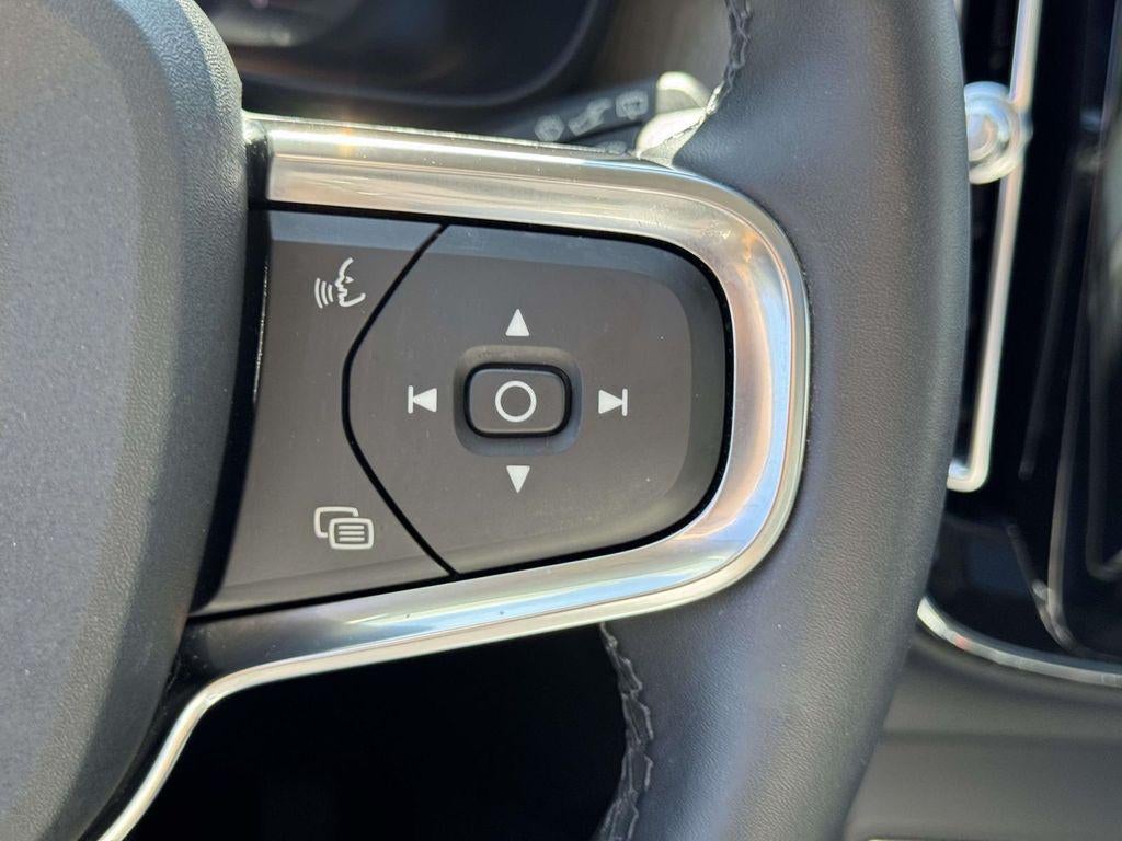 2024 Volvo XC40 B5 Plus Dark Theme
