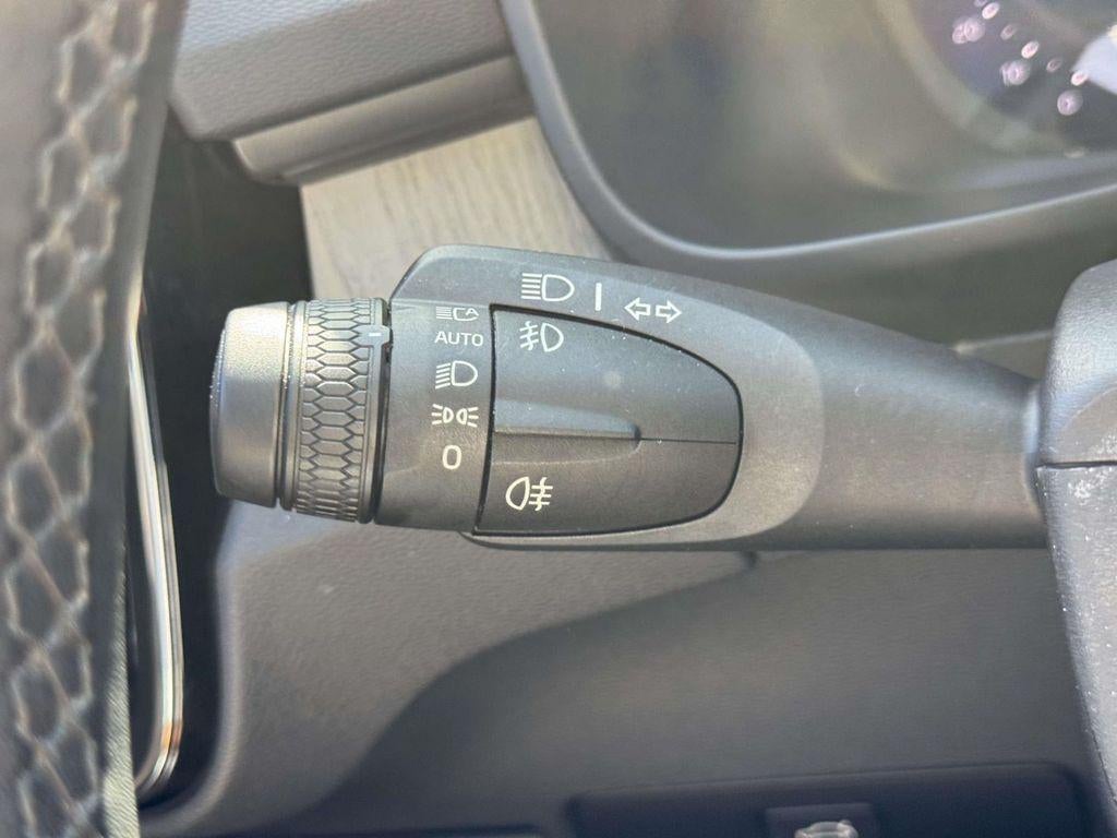 2024 Volvo XC40 B5 Plus Dark Theme
