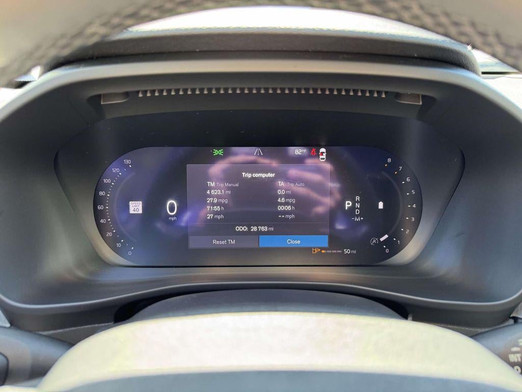2024 Volvo XC40 B5 Plus Dark Theme