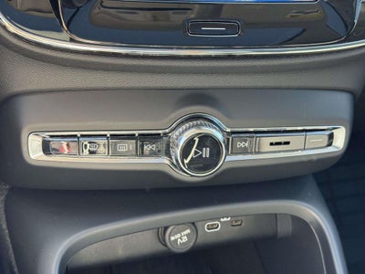 2024 Volvo XC40 B5 Plus Dark Theme