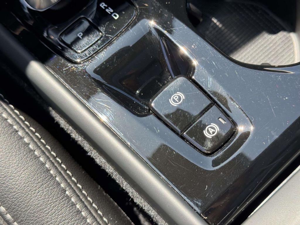 2024 Volvo XC40 B5 Plus Dark Theme