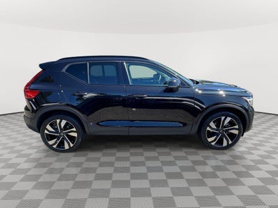 2024 Volvo XC40 B5 Plus Dark Theme