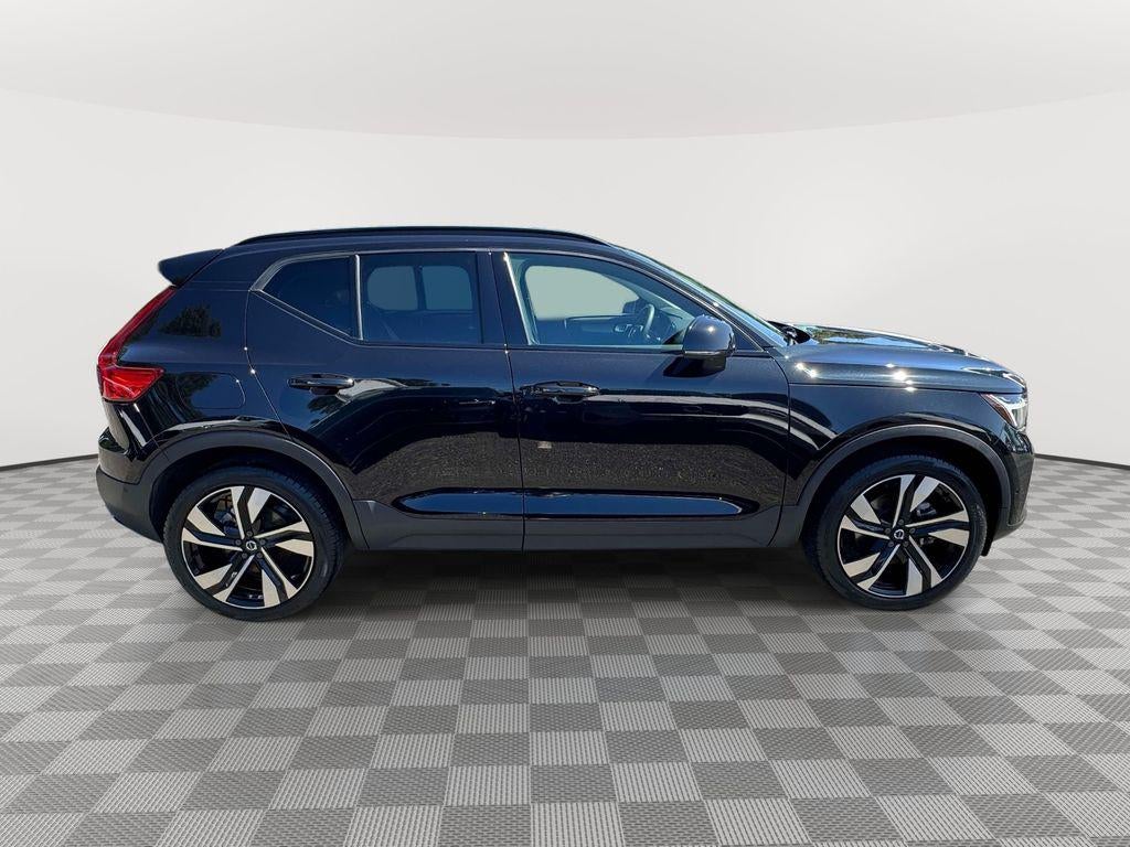 2024 Volvo XC40 B5 Plus Dark Theme