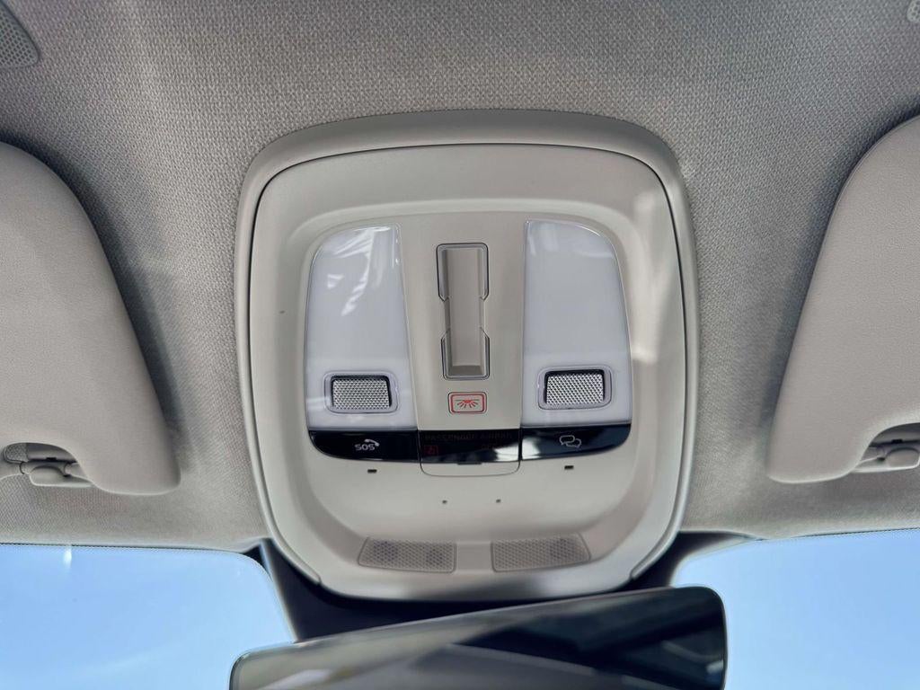 2024 Volvo XC40 B5 Plus Dark Theme