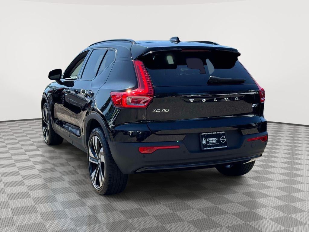 2024 Volvo XC40 B5 Plus Dark Theme