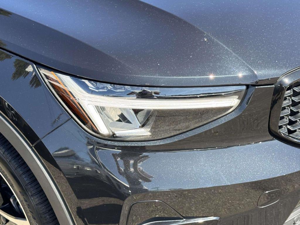 2024 Volvo XC40 B5 Plus Dark Theme