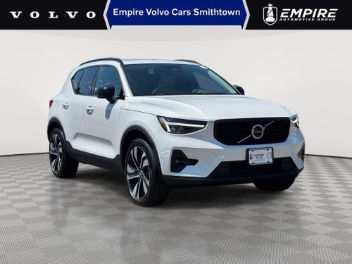 2024 Volvo XC40 B5 Plus Dark Theme