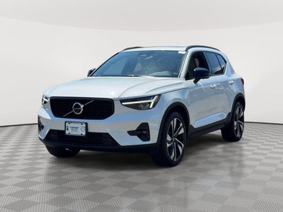 2024 Volvo XC40 B5 Plus Dark Theme