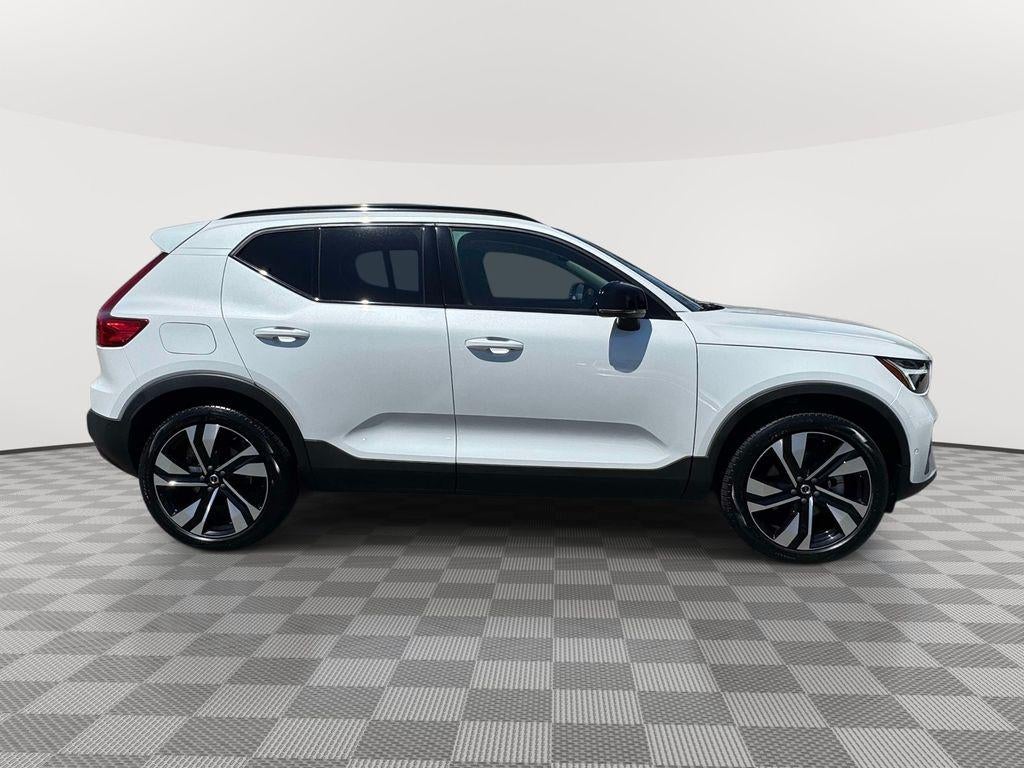 2024 Volvo XC40 B5 Plus Dark Theme