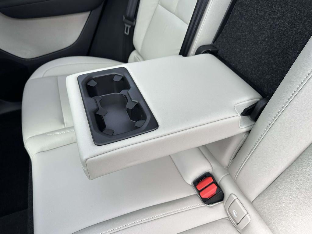 2024 Volvo XC40 B5 Plus Dark Theme