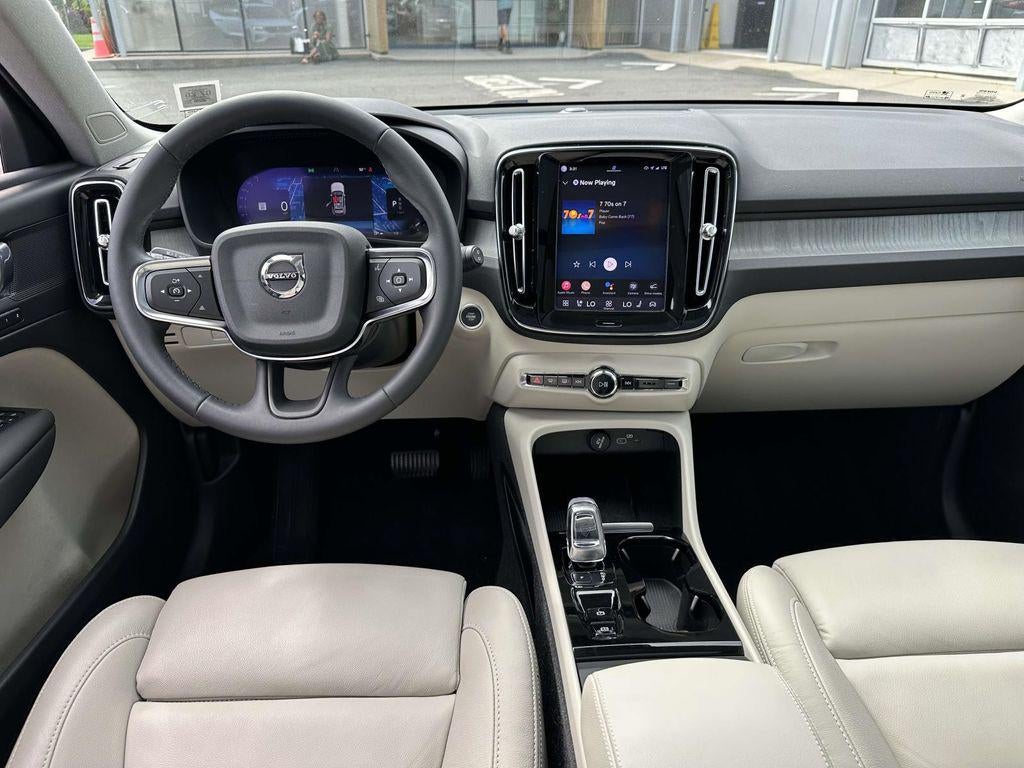 2024 Volvo XC40 B5 Plus Dark Theme