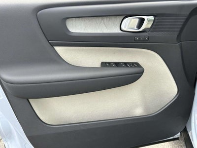 2024 Volvo XC40 B5 Plus Dark Theme