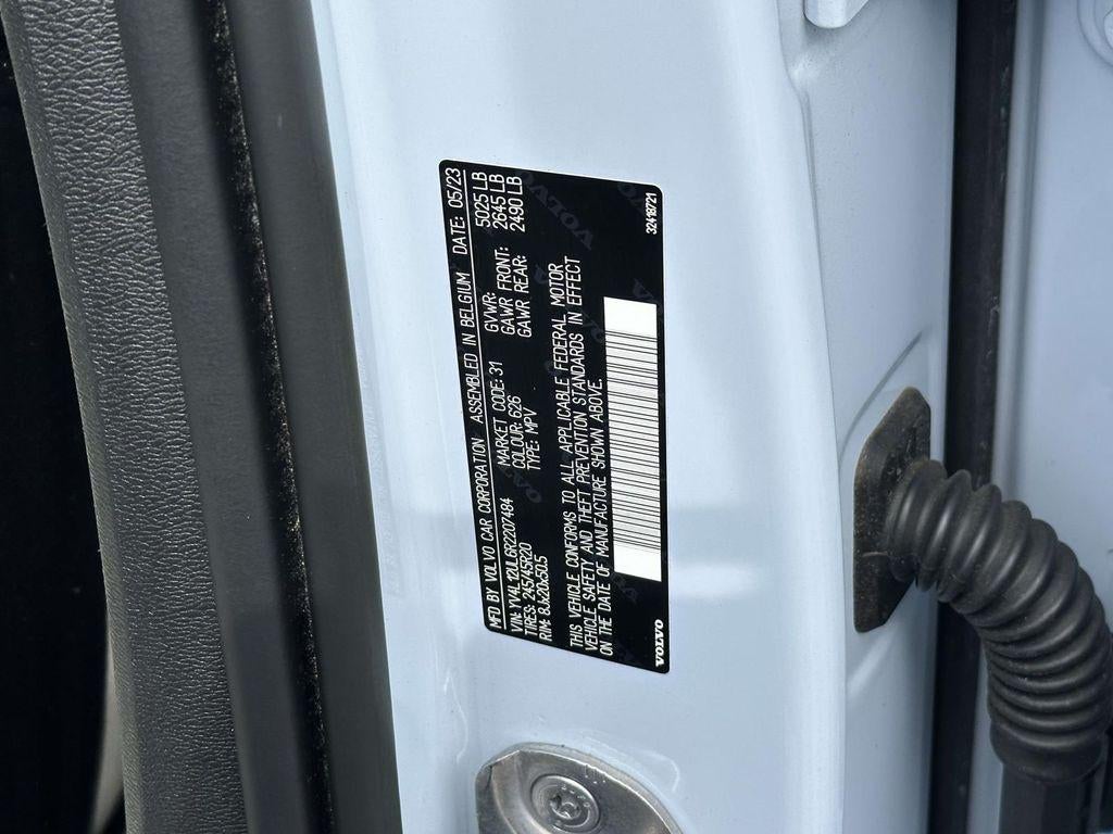 2024 Volvo XC40 B5 Plus Dark Theme
