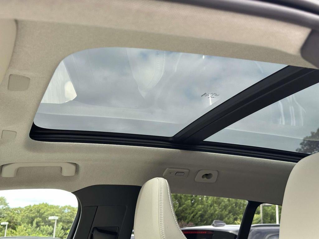 2024 Volvo XC40 B5 Plus Dark Theme