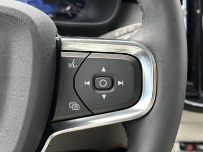 2024 Volvo XC40 B5 Plus Dark Theme