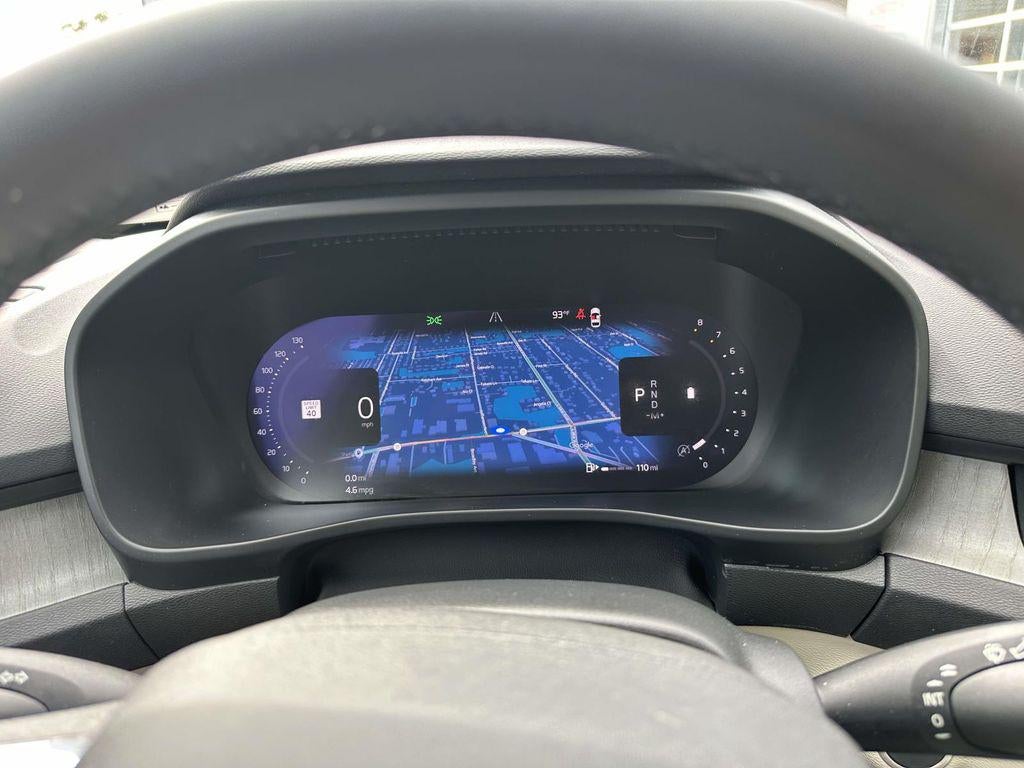 2024 Volvo XC40 B5 Plus Dark Theme