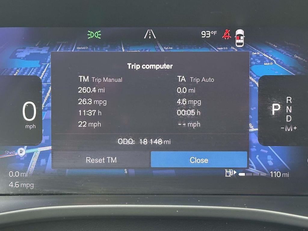 2024 Volvo XC40 B5 Plus Dark Theme