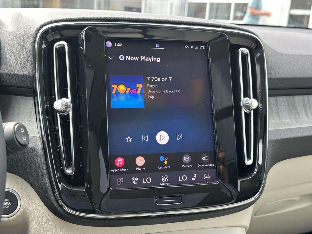 2024 Volvo XC40 B5 Plus Dark Theme