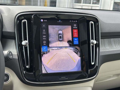 2024 Volvo XC40 B5 Plus Dark Theme