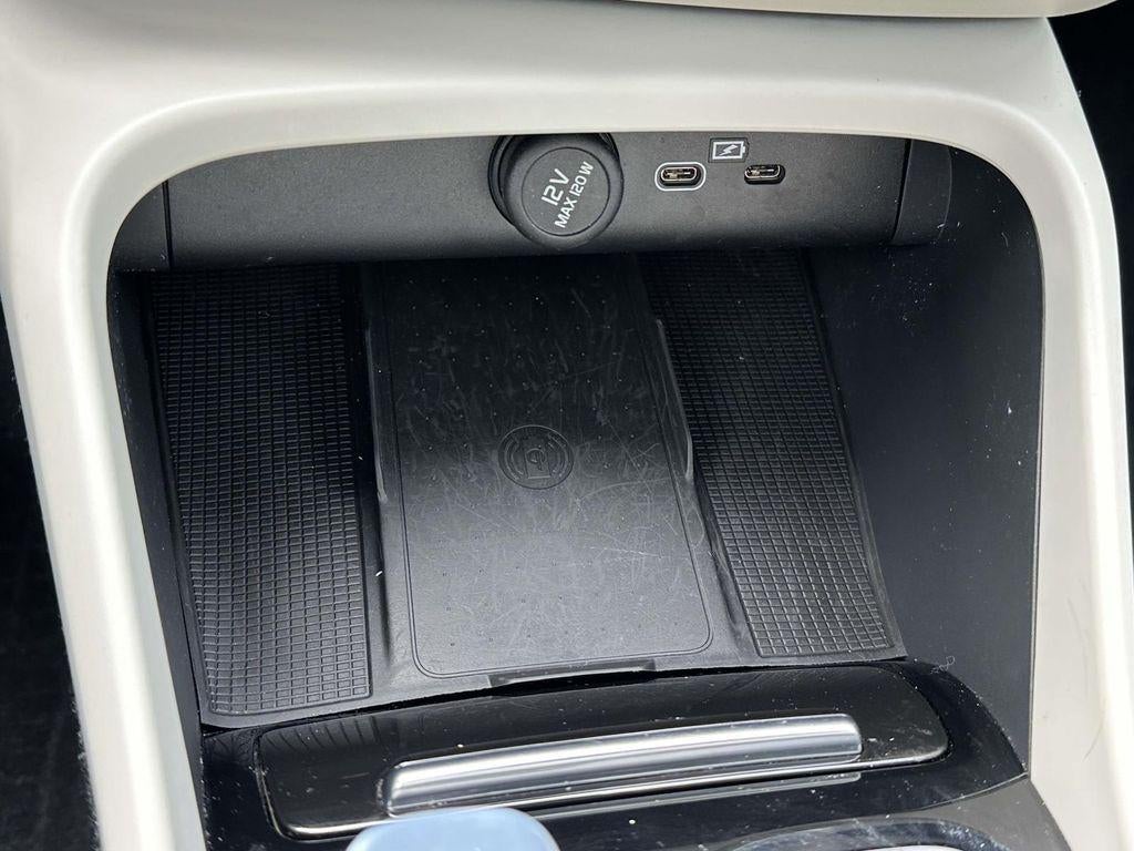 2024 Volvo XC40 B5 Plus Dark Theme