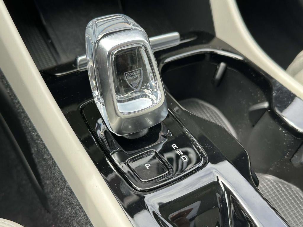 2024 Volvo XC40 B5 Plus Dark Theme