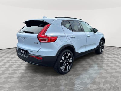 2024 Volvo XC40 B5 Plus Dark Theme