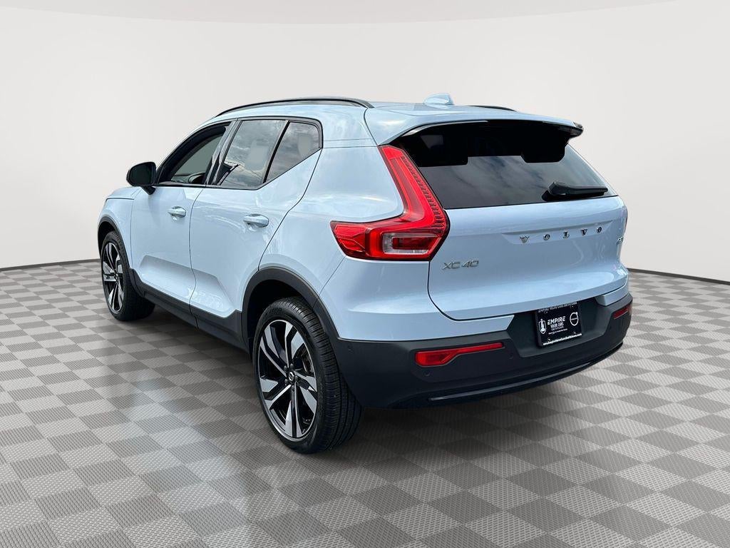 2024 Volvo XC40 B5 Plus Dark Theme
