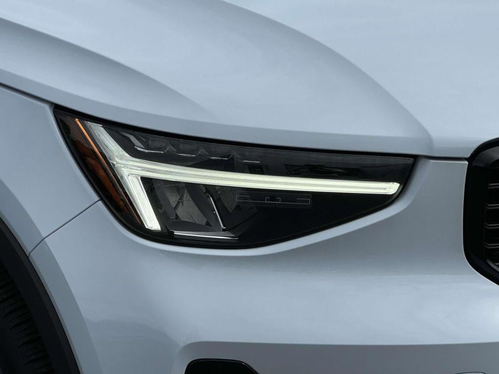2024 Volvo XC40 B5 Plus Dark Theme
