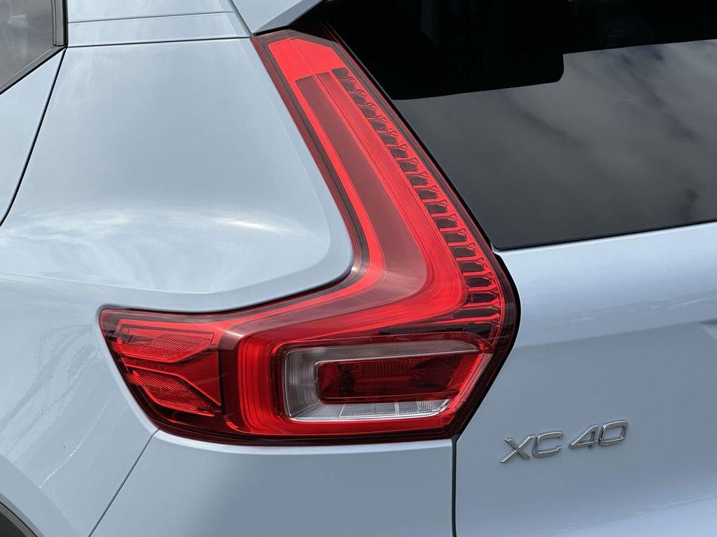 2024 Volvo XC40 B5 Plus Dark Theme