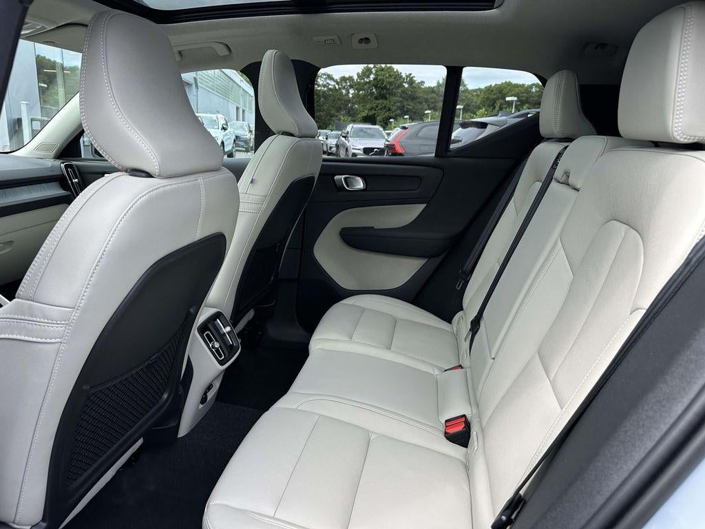 2024 Volvo XC40 B5 Plus Dark Theme