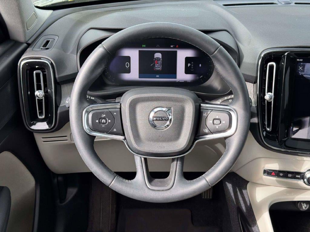 2024 Volvo XC40 B5 Plus Dark Theme