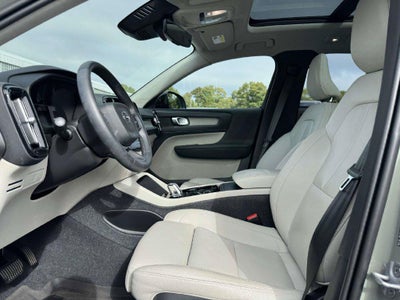 2024 Volvo XC40 B5 Plus Dark Theme