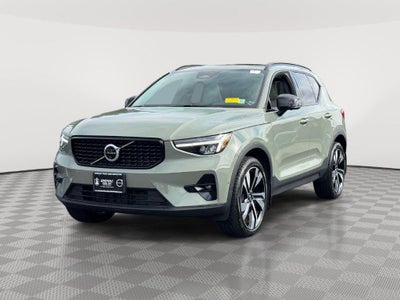 2024 Volvo XC40 B5 Plus Dark Theme
