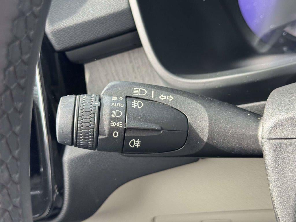 2024 Volvo XC40 B5 Plus Dark Theme
