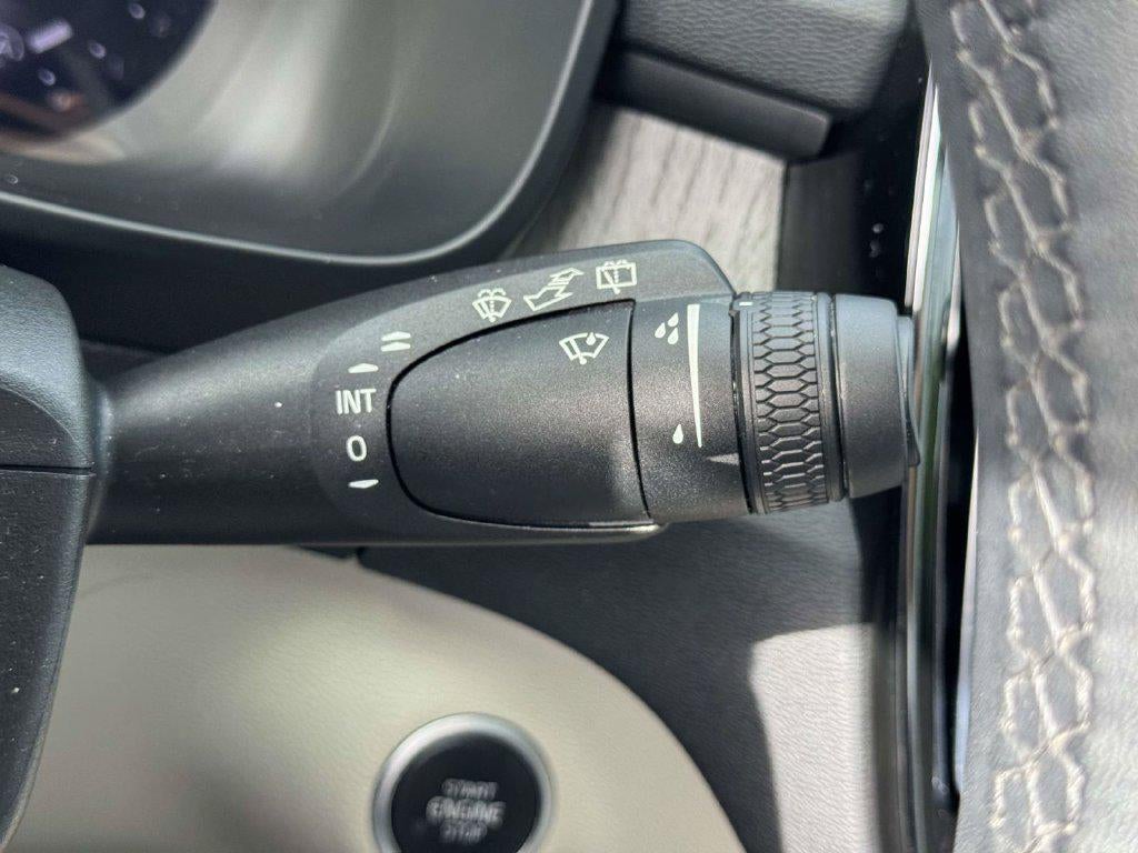 2024 Volvo XC40 B5 Plus Dark Theme