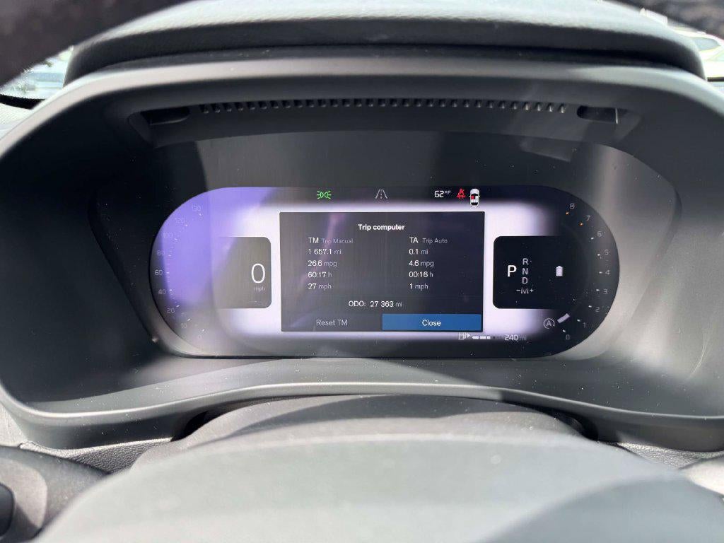 2024 Volvo XC40 B5 Plus Dark Theme
