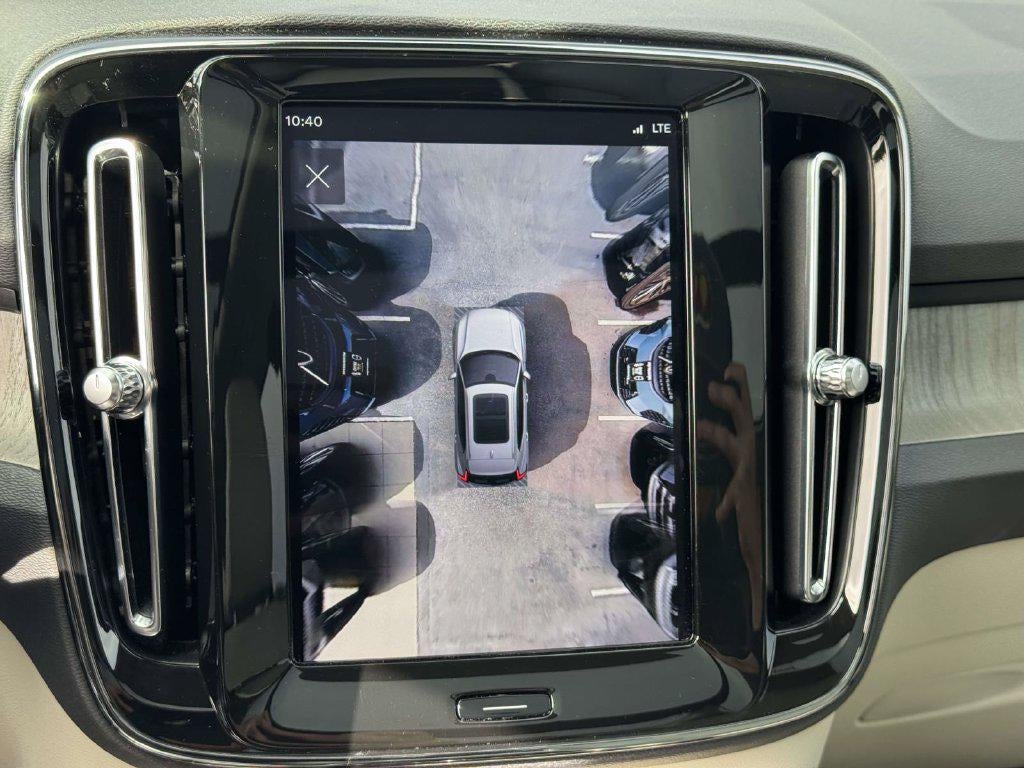 2024 Volvo XC40 B5 Plus Dark Theme