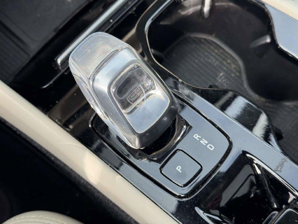 2024 Volvo XC40 B5 Plus Dark Theme