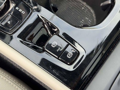 2024 Volvo XC40 B5 Plus Dark Theme