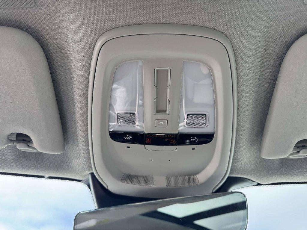 2024 Volvo XC40 B5 Plus Dark Theme