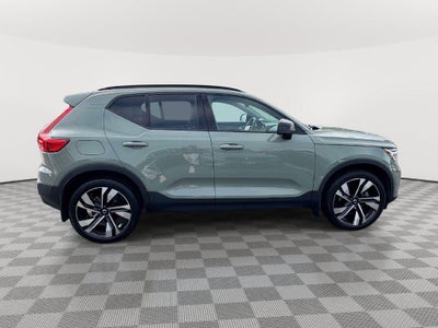 2024 Volvo XC40 B5 Plus Dark Theme