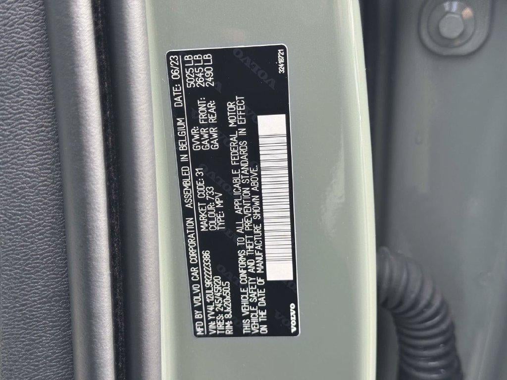 2024 Volvo XC40 B5 Plus Dark Theme