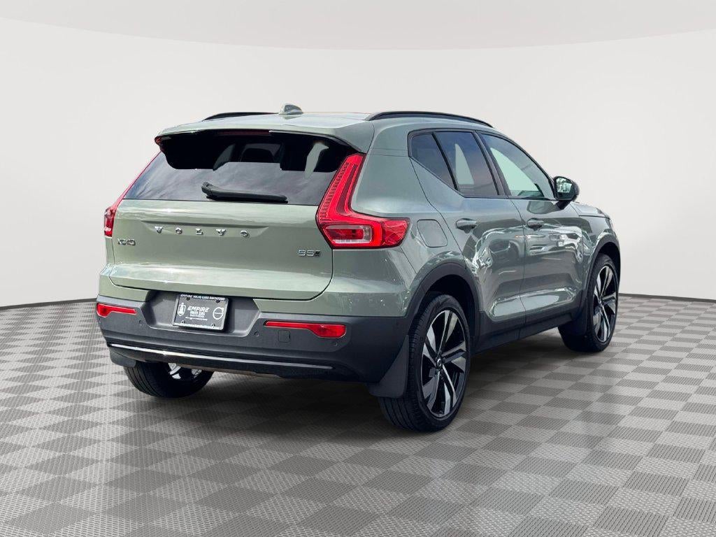 2024 Volvo XC40 B5 Plus Dark Theme