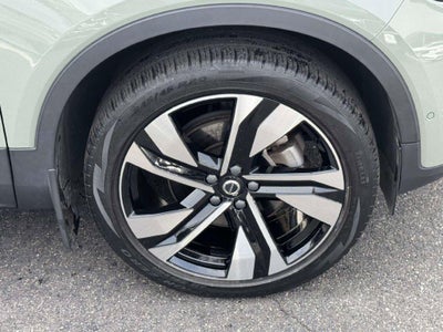 2024 Volvo XC40 B5 Plus Dark Theme