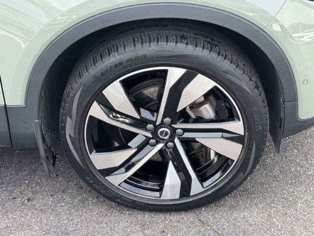 2024 Volvo XC40 B5 Plus Dark Theme